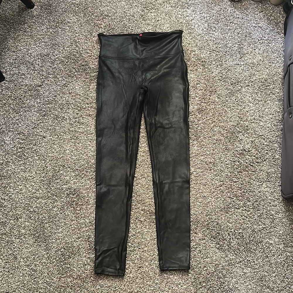 Spanx faux leather leggings size large. never worn without tags